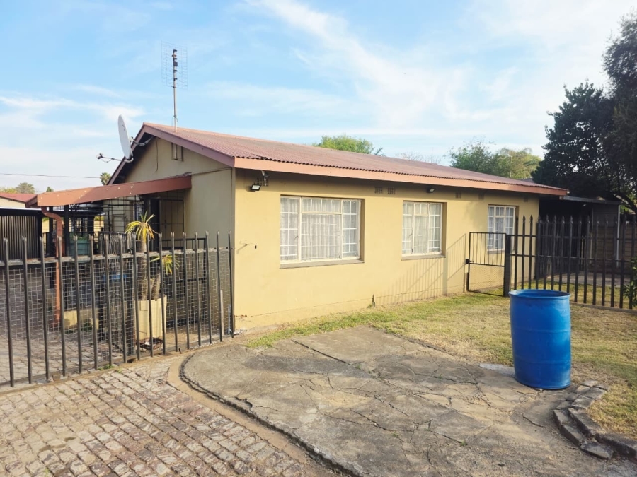 4 Bedroom Property for Sale in Oos Einde North West